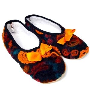 Snoozies Cozy‎ Little Foot Coverings Women's Embroidered Yarn Pattern Furry M